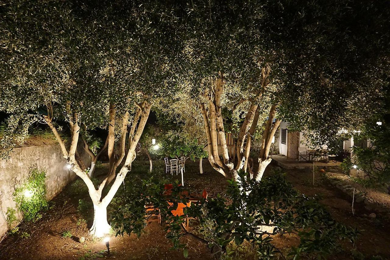 Affittacamere Two Olive Trees Spétses Esterno foto